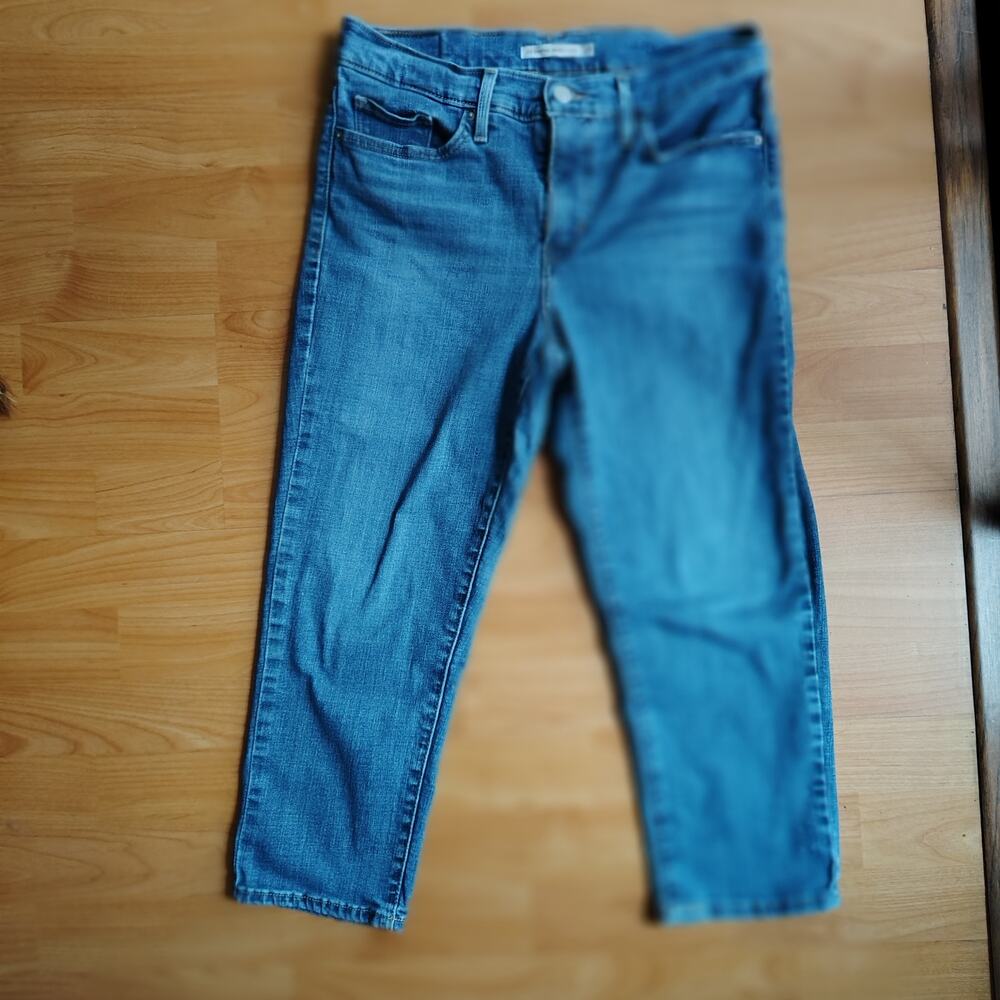 Levi’s 311 Shaping Skinny Capris Women’s Size 29 Medium Wash A0086‑0004